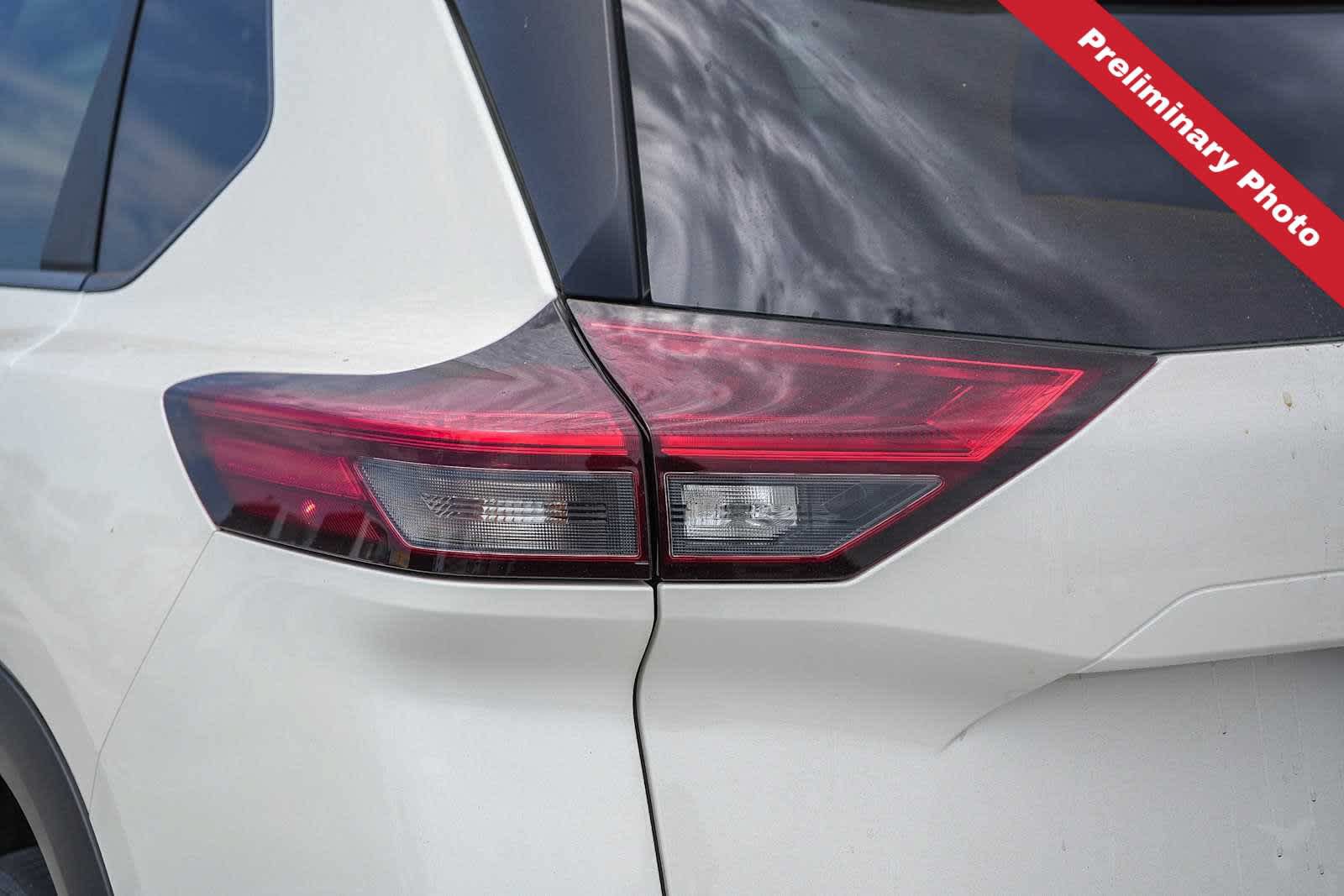 Used 2023 Nissan Rogue SV FWD image 9
