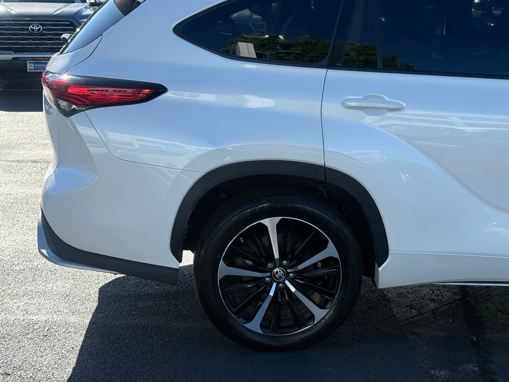 Used 2021 Toyota Highlander XSE AWD/4WD image 8