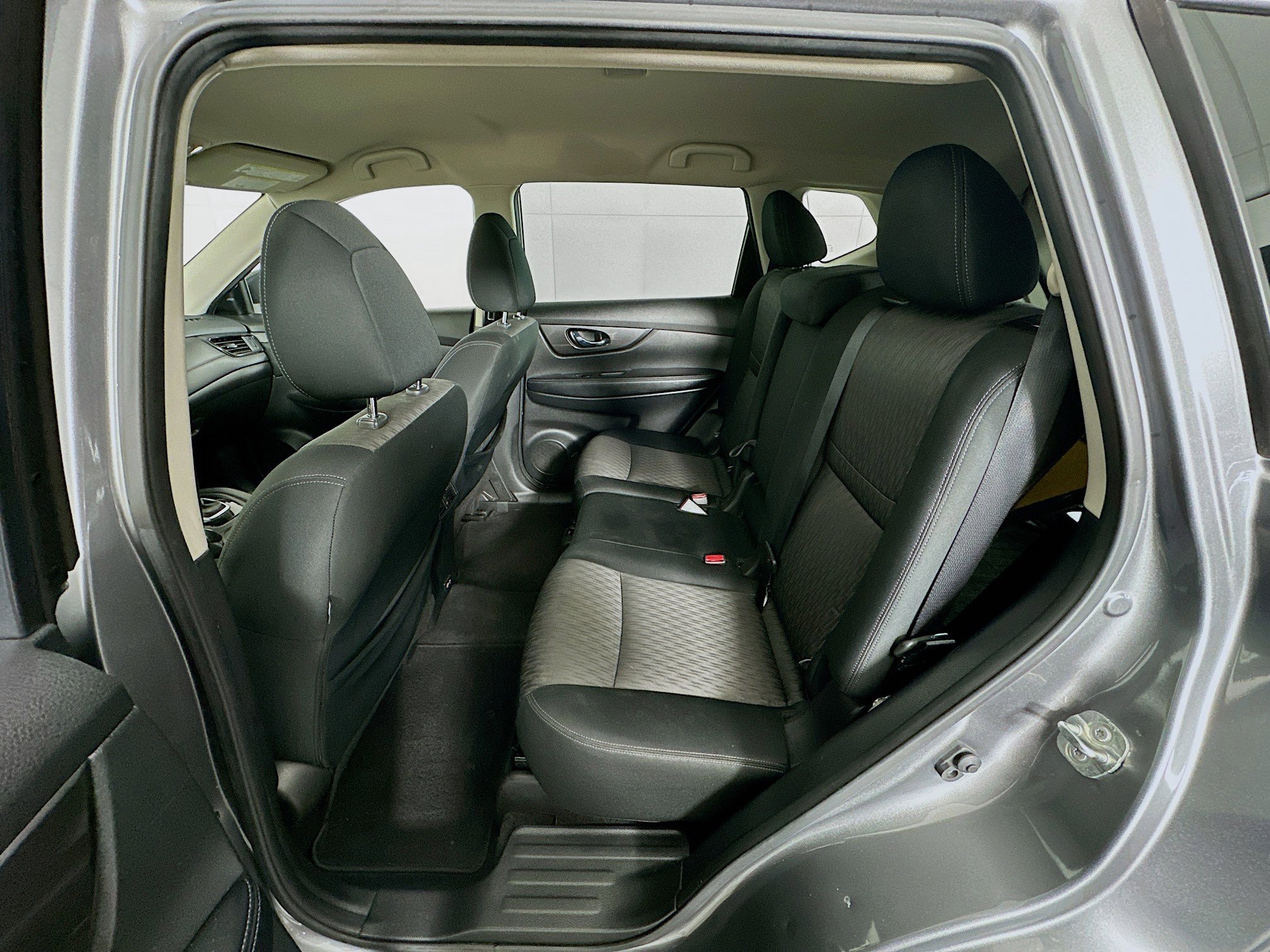 Used 2020 Nissan Rogue SV w/ Premium Package image 27