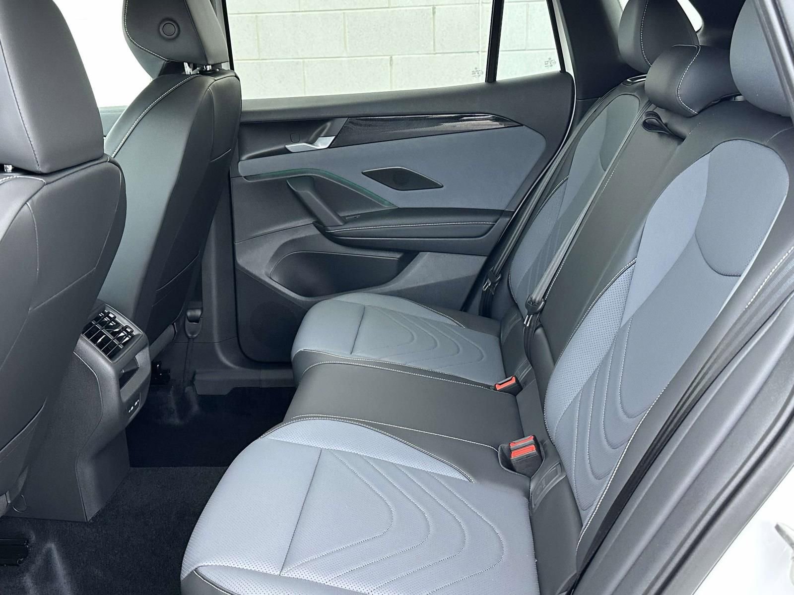 New 2026 Volkswagen Tiguan SE R-Line image 13