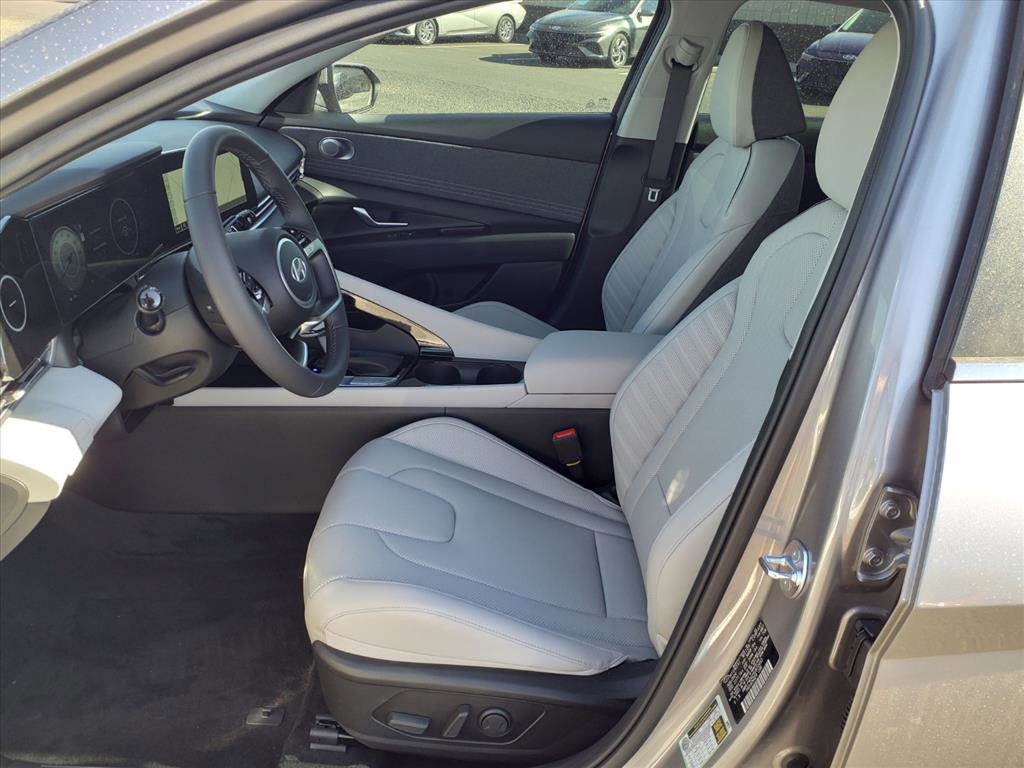 New 2025 Hyundai Elantra Limited FWD image 6