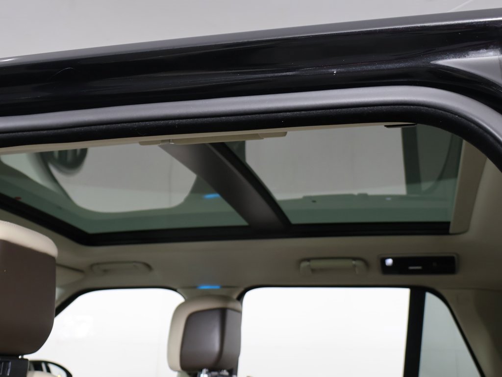 Used 2020 Land Rover Range Rover HSE image 21