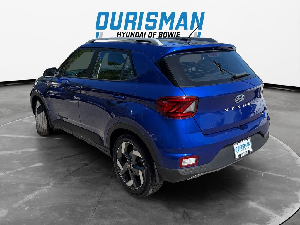 Used 2023 Hyundai Venue Limited FWD image 4
