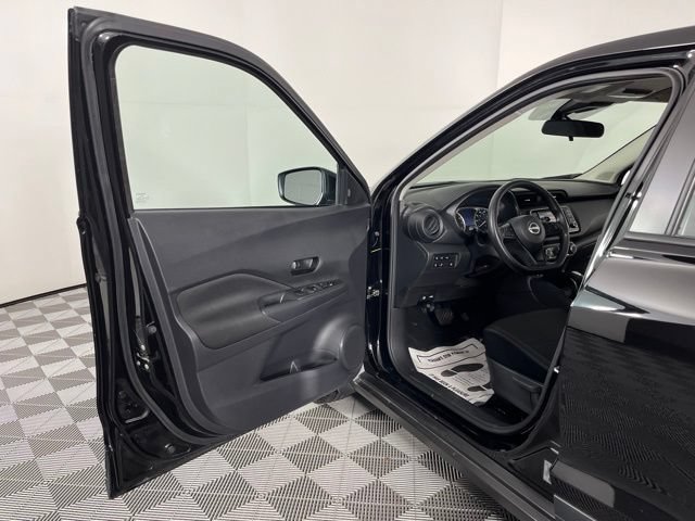 Certified 2025 Nissan Kicks Play S FWD image 17
