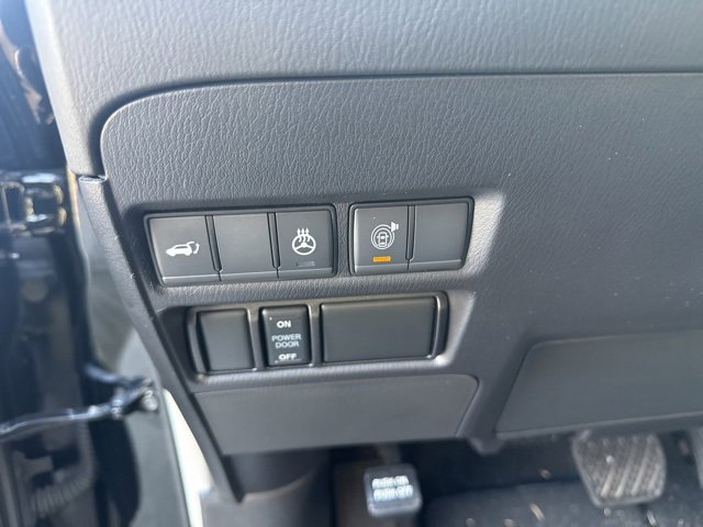 Used 2022 Nissan Armada Platinum w/ Captain's Chairs Package image 15