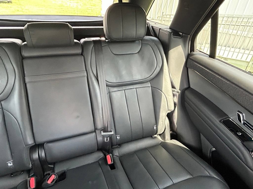 Used 2025 Land Rover Range Rover Sport SE AWD/4WD image 14