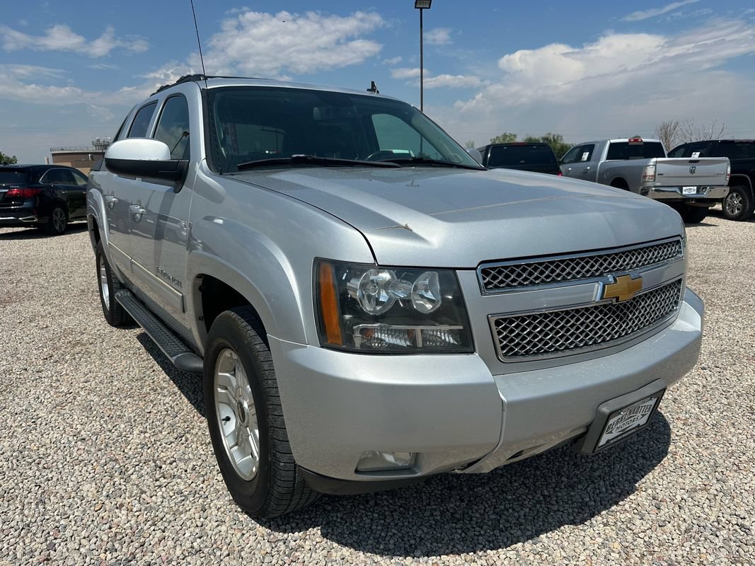 Used 2012 Chevrolet Avalanche LT w/ Suspension Package, Off-Road AWD/4WD image 2