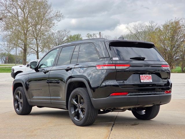 Certified 2023 Jeep Grand Cherokee Limited w/ Luxury Tech Group II AWD/4WD image 6