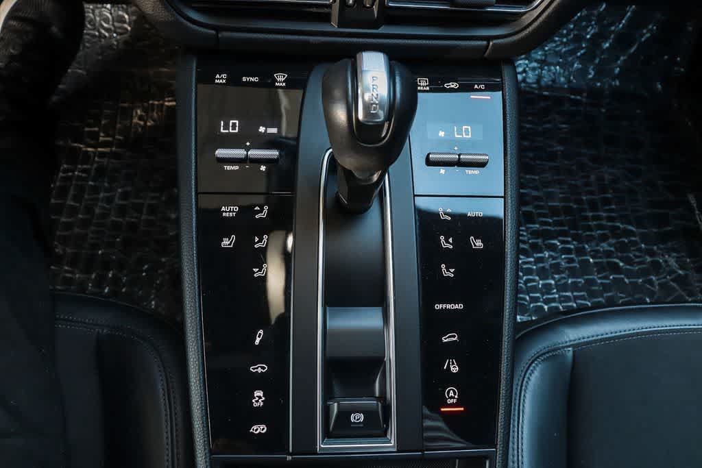 Used 2024 Porsche Macan GTS AWD/4WD image 19