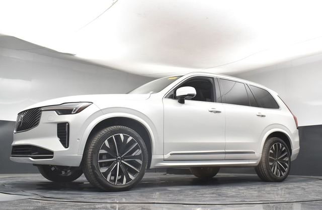 Used 2025 Volvo XC90 B5 Plus w/ Protection Package Premier image 33