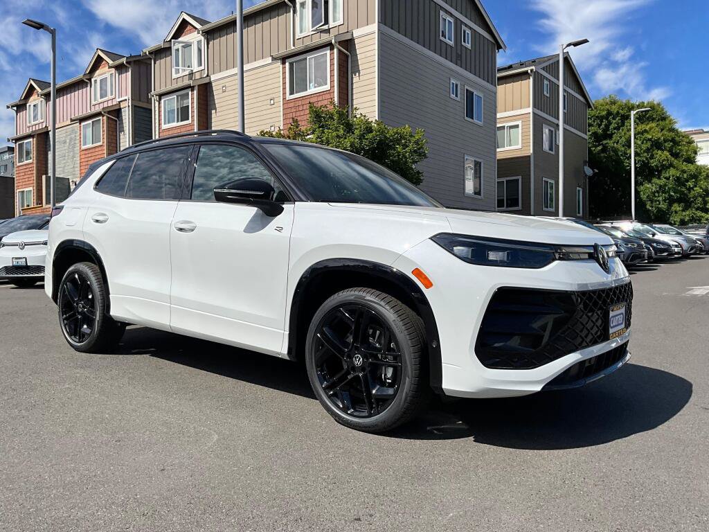 New 2026 Volkswagen Tiguan SE R-Line AWD/4WD image 2