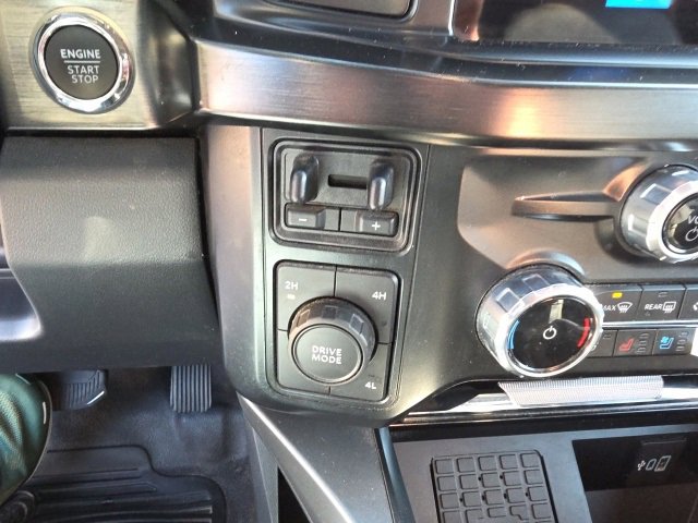 Used 2024 Ford F350 Lariat image 29