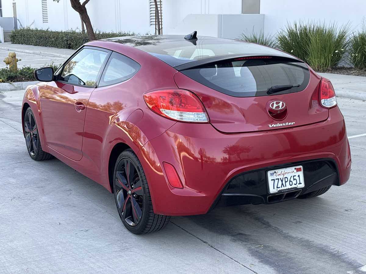 Used 2017 Hyundai Veloster Value Edition FWD image 5
