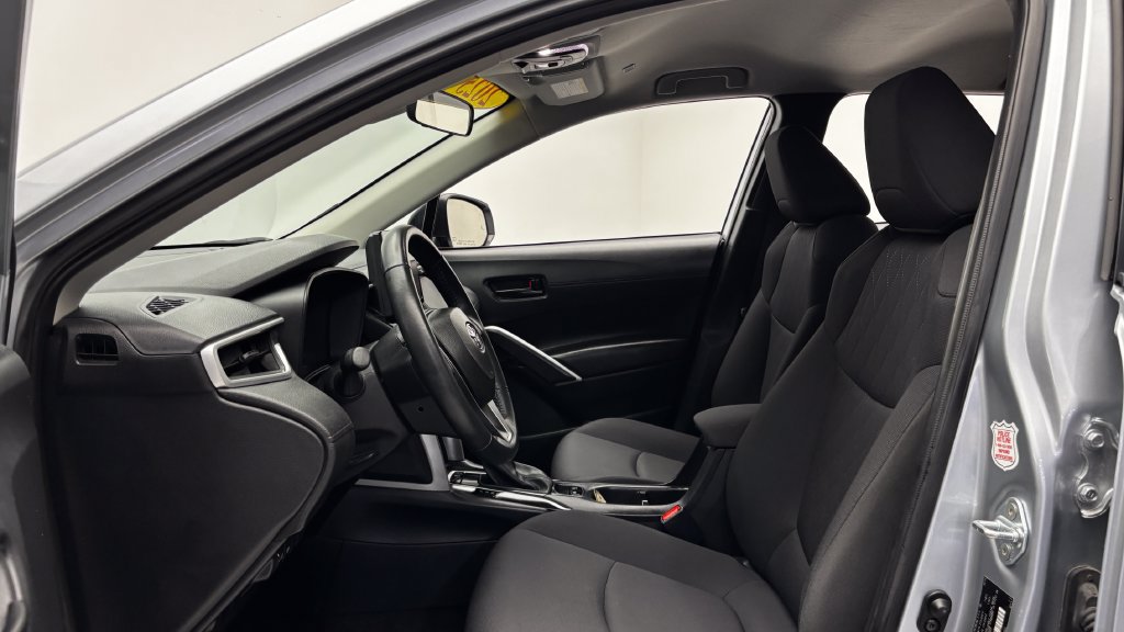 Certified 2025 Toyota Corolla Cross LE FWD image 11