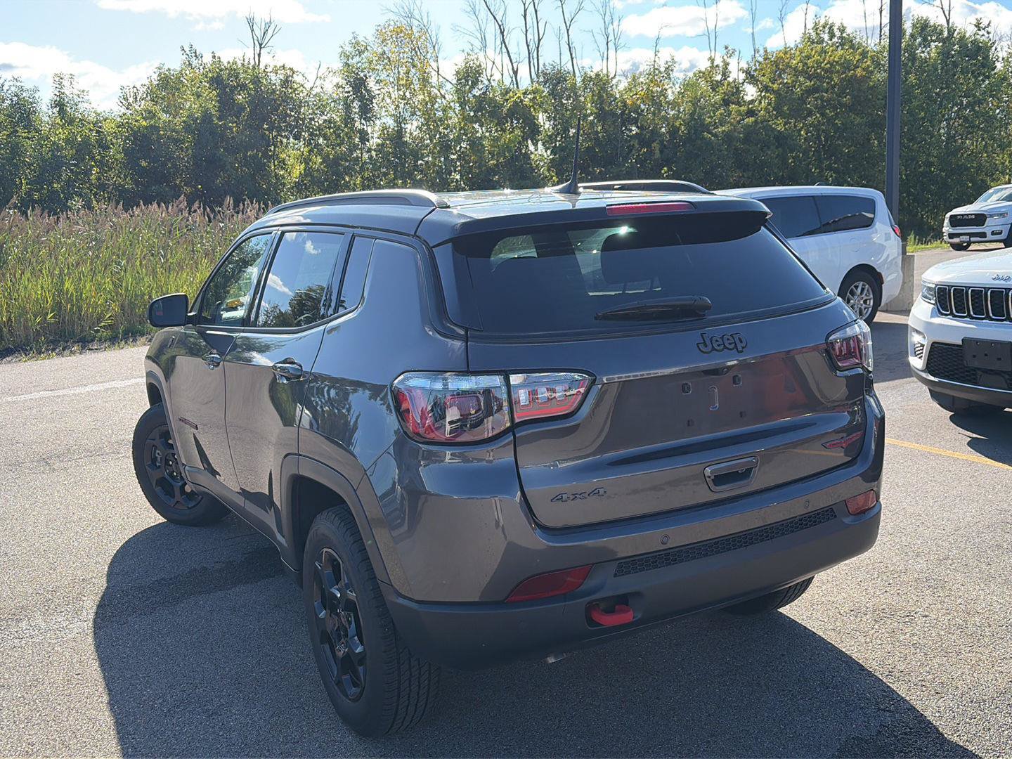 Used 2023 Jeep Compass Trailhawk w/ Trailhawk Convenience Group AWD/4WD image 3