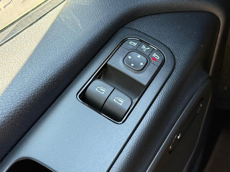 Used 2025 Mercedes-Benz Sprinter 2500 image 19