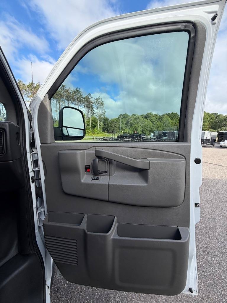 Used 2023 Chevrolet Express 3500 LS RWD image 15