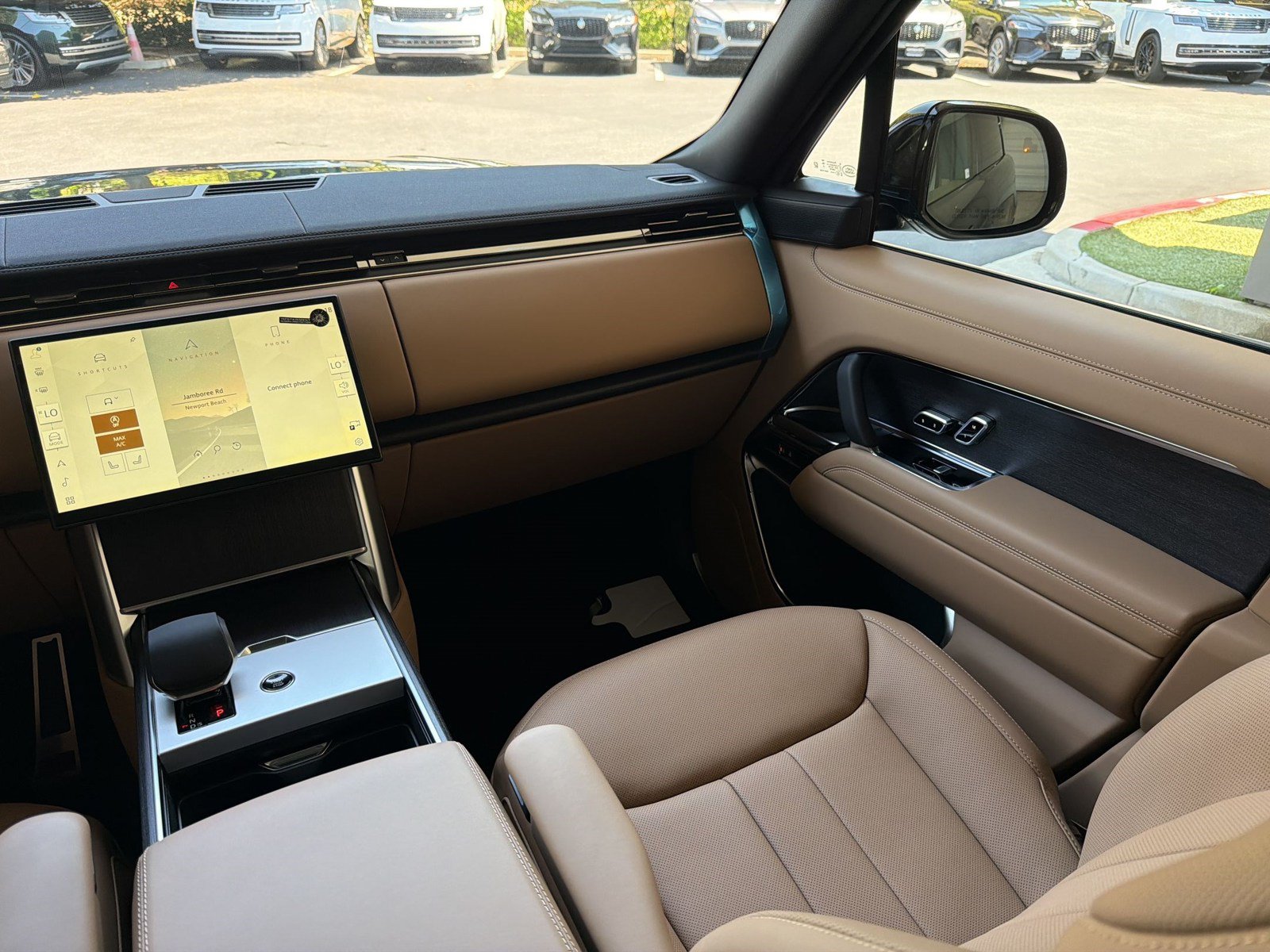 New 2026 Land Rover Range Rover Long Wheelbase SE AWD/4WD image 29