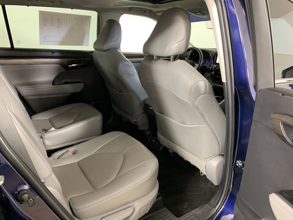 Used 2023 Toyota Highlander Limited AWD/4WD image 41