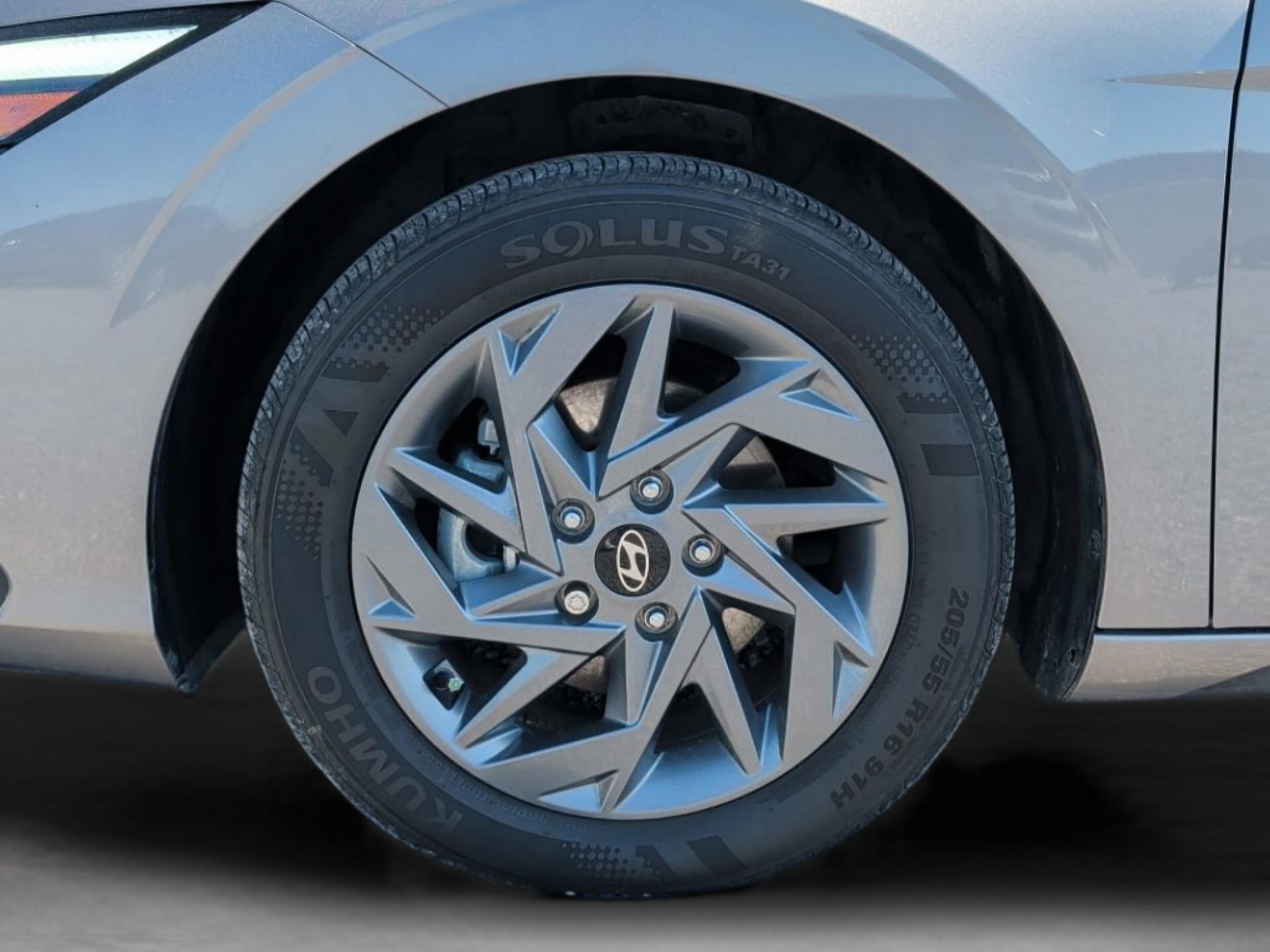 Used 2024 Hyundai Elantra SEL FWD image 39