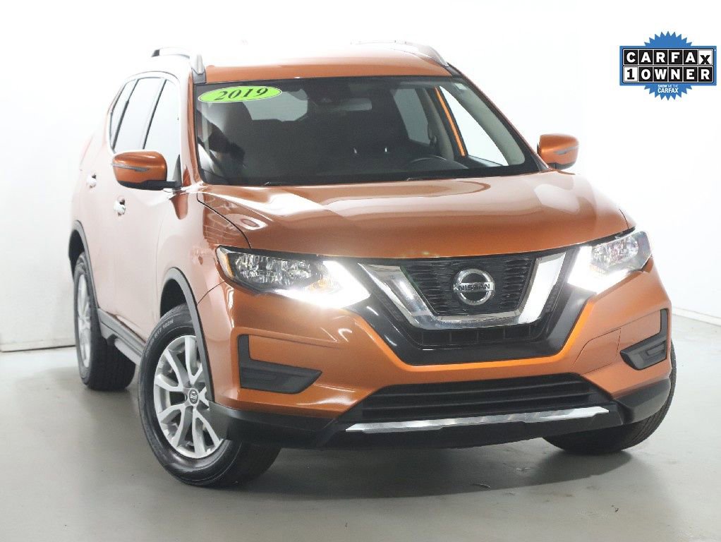 Used 2019 Nissan Rogue SV image 2