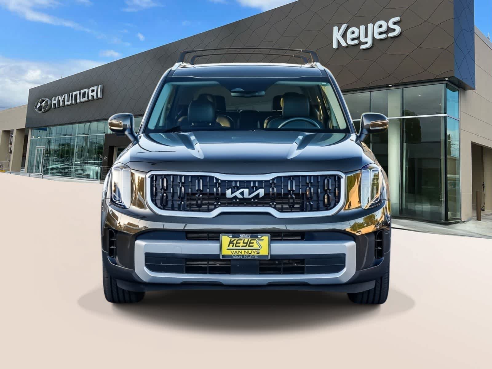 Used 2024 Kia Telluride EX w/ EX Captain's Chair Package AWD/4WD image 2