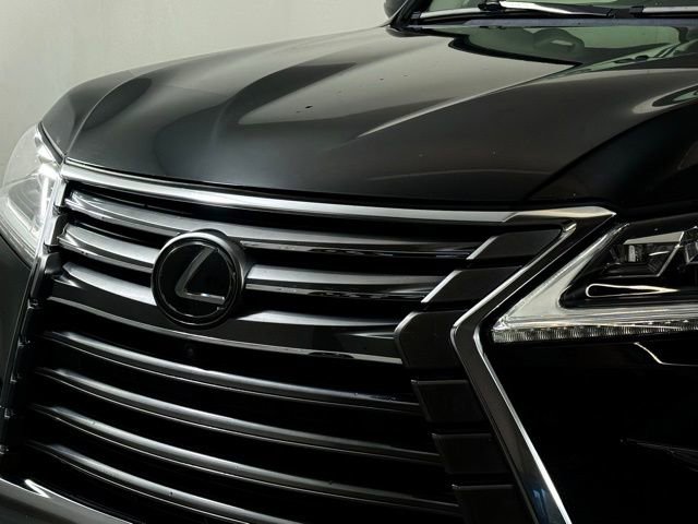 Used 2021 Lexus LX 570 4WD w/ 3rd Row & Luxury Pkg image 12