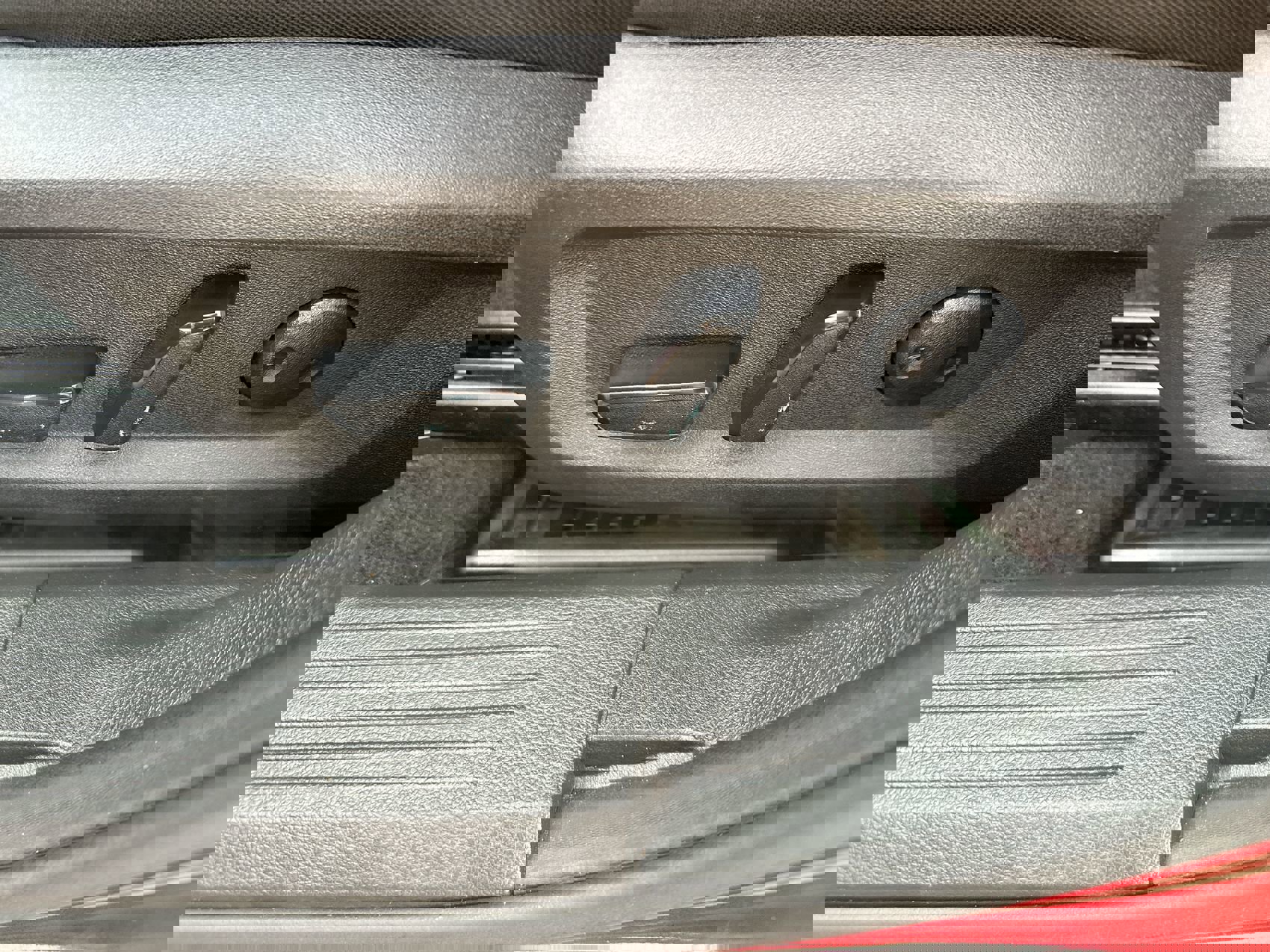 Used 2024 Nissan Rogue SV image 12