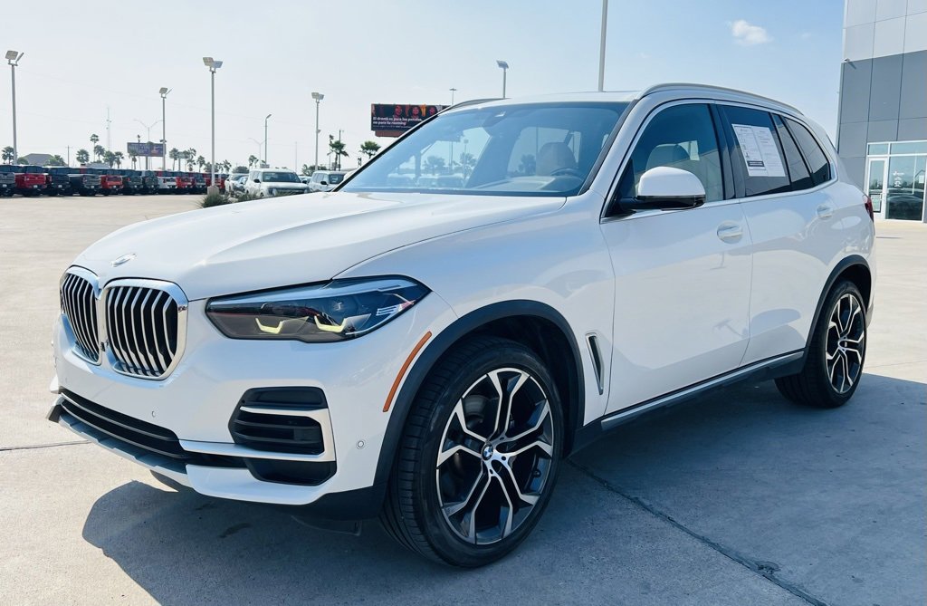 Used 2022 BMW X5 sDrive40i w/ Parking Assistance Package image 3