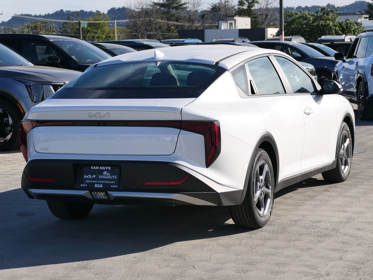 New 2025 Kia K4 LXS image 3