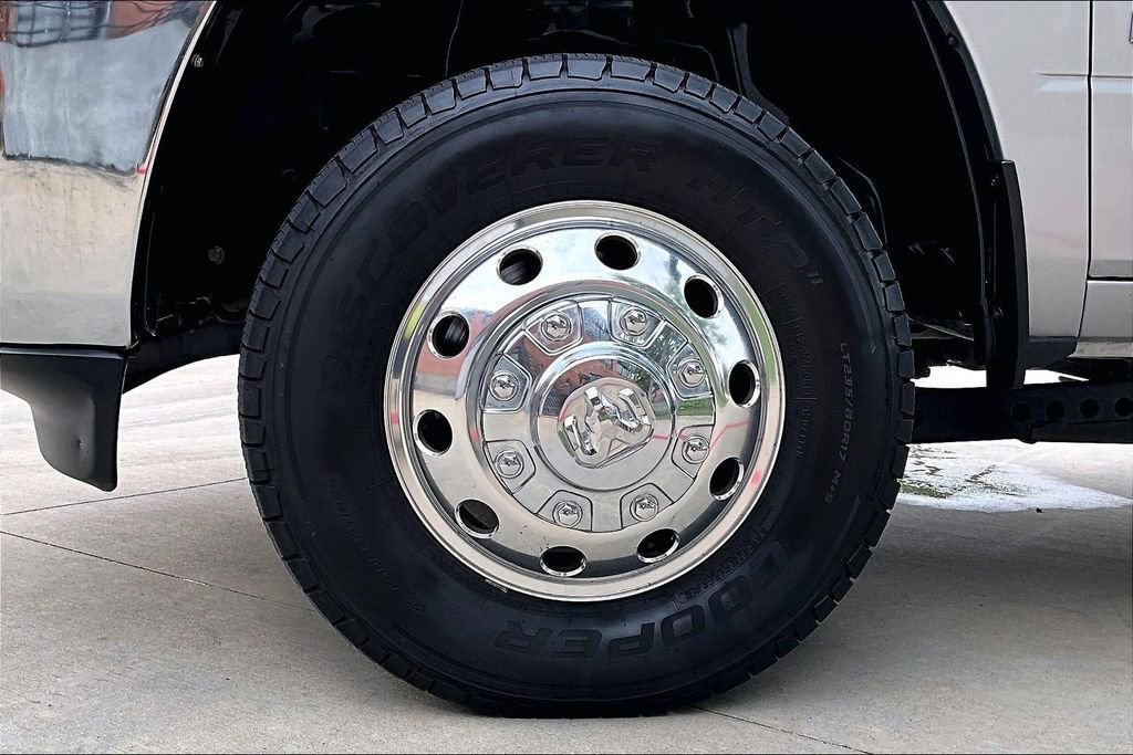 Used 2022 RAM 3500 Tradesman w/ Chrome Appearance Group AWD/4WD image 10