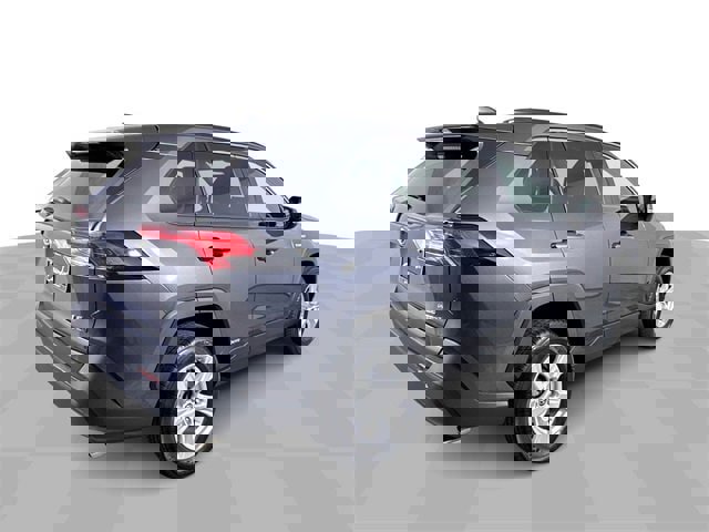 Used 2021 Toyota RAV4 LE image 8