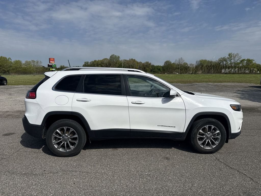 Used 2019 Jeep Cherokee Latitude Plus w/ Cold Weather Group AWD/4WD image 9