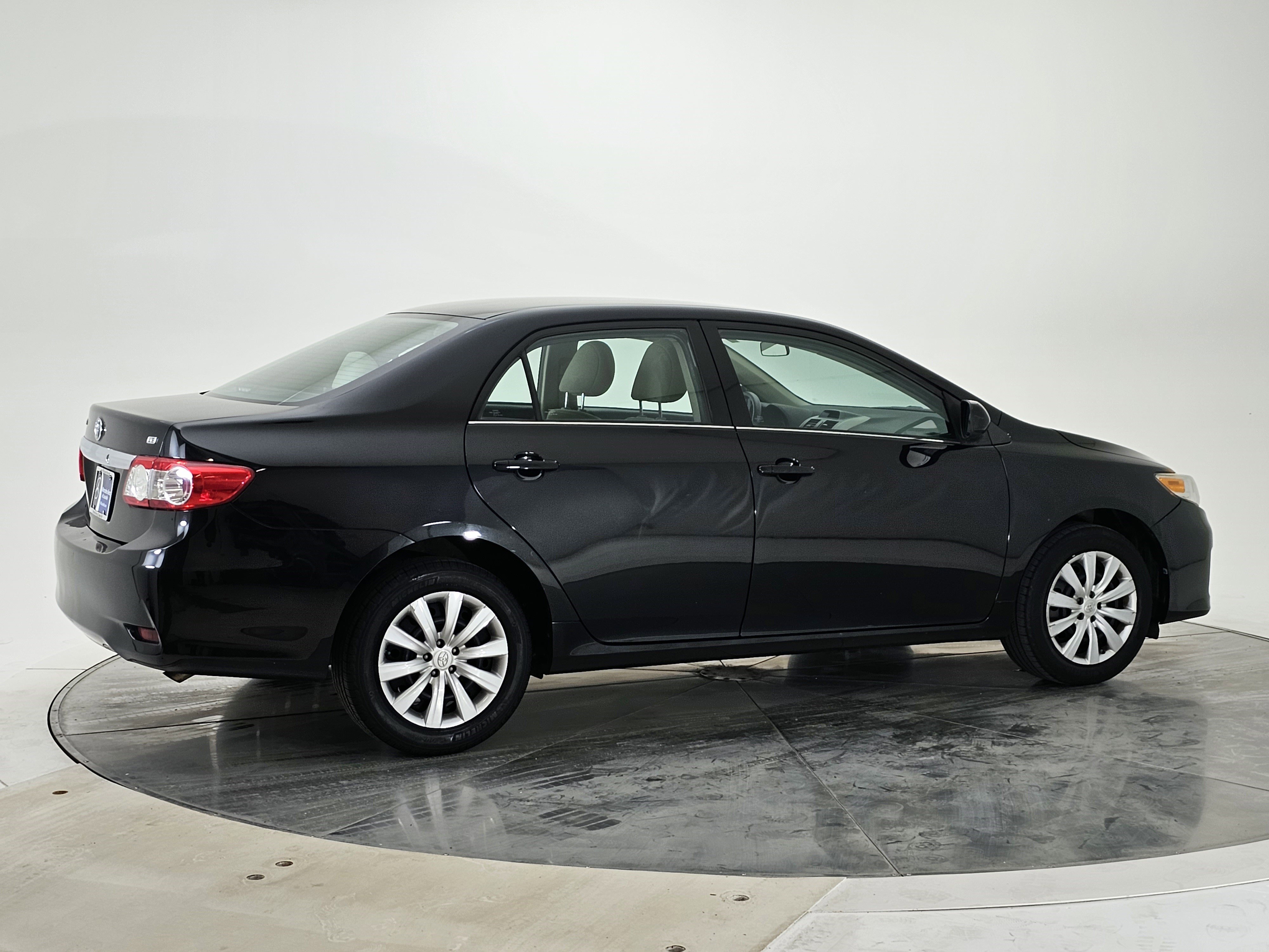 Used 2013 Toyota Corolla LE image 3