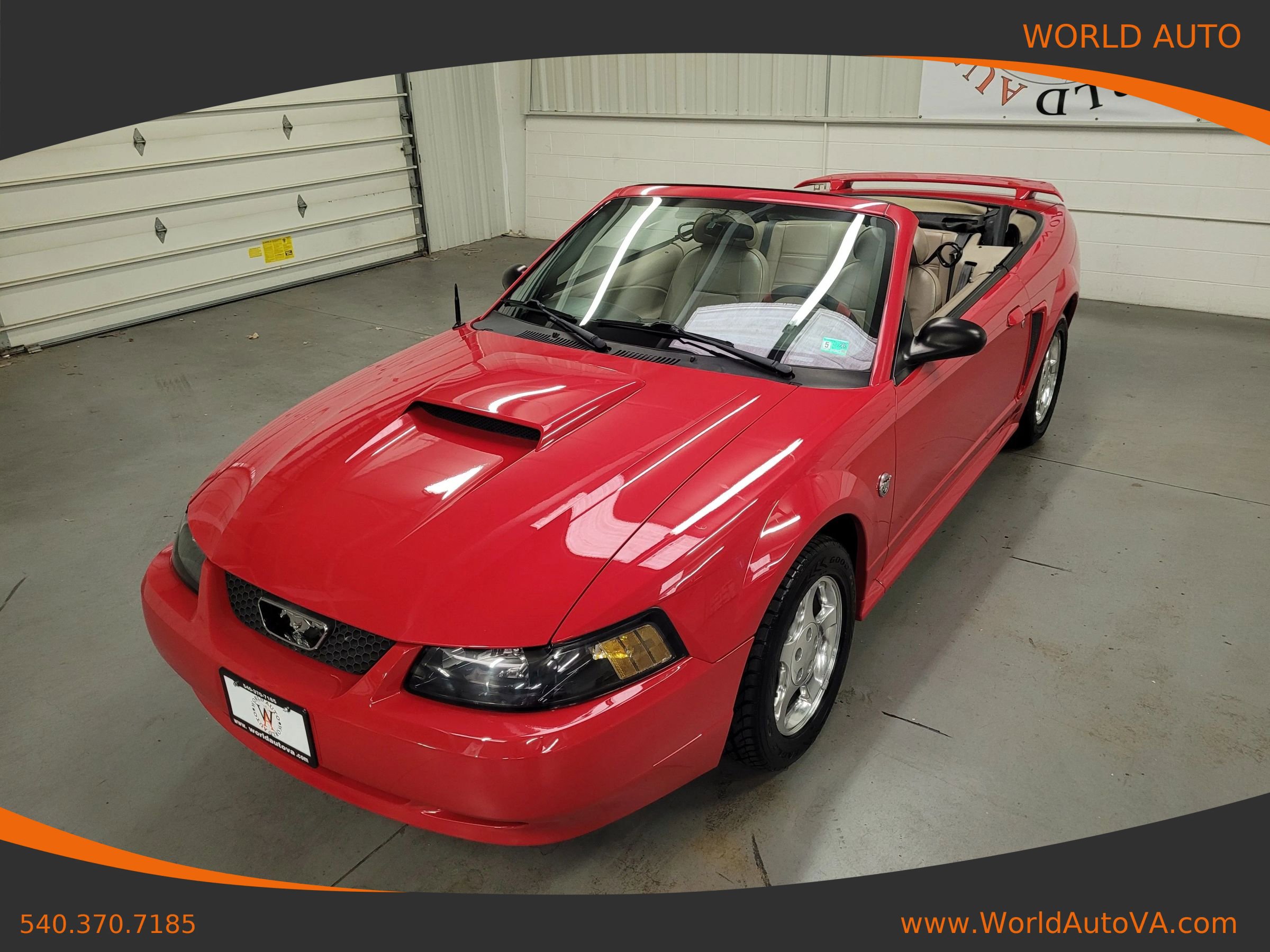 Used 2004 Ford Mustang Deluxe Convertible 2D image 1