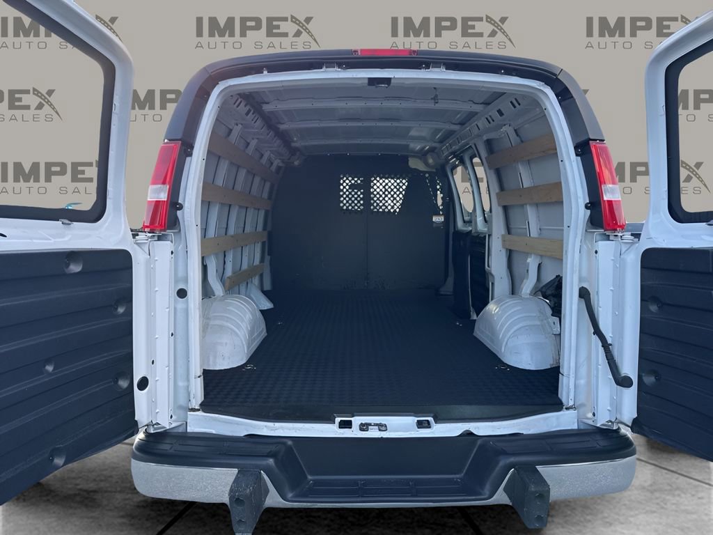 Used 2023 GMC Savana 2500 w/ Driver Convenience Package image 21