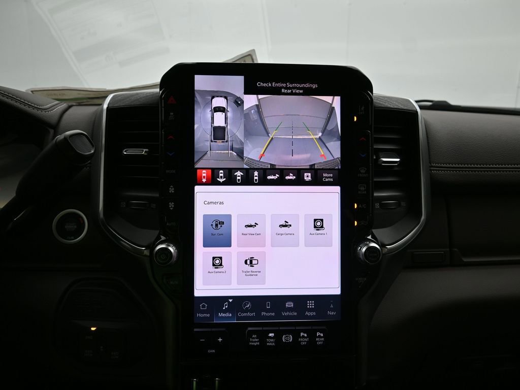 New 2026 RAM 3500 Laramie AWD/4WD image 18
