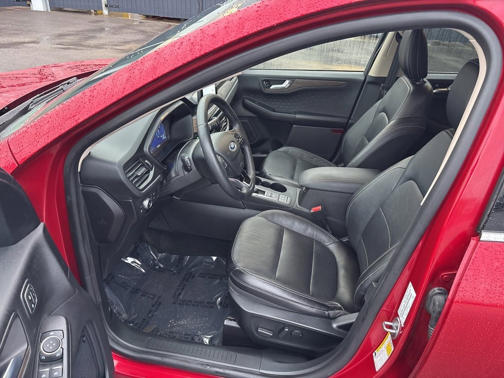 Used 2020 Ford Escape Titanium image 9