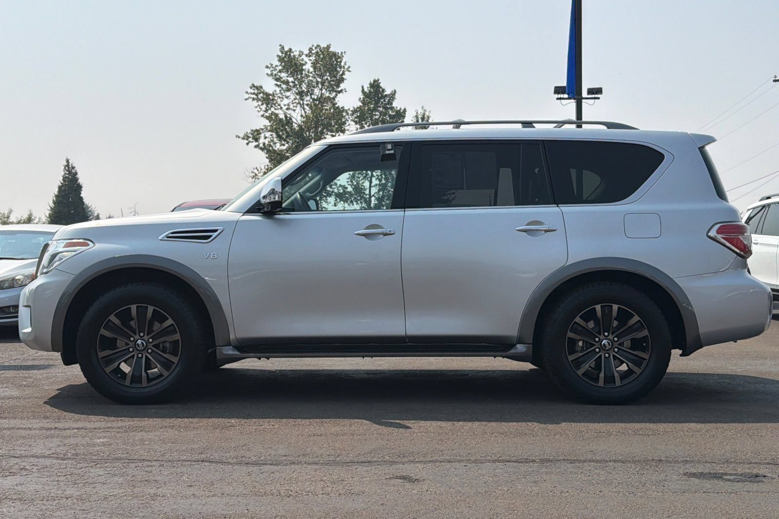 Used 2017 Nissan Armada Platinum w/ Interior Lighting Package AWD/4WD image 6