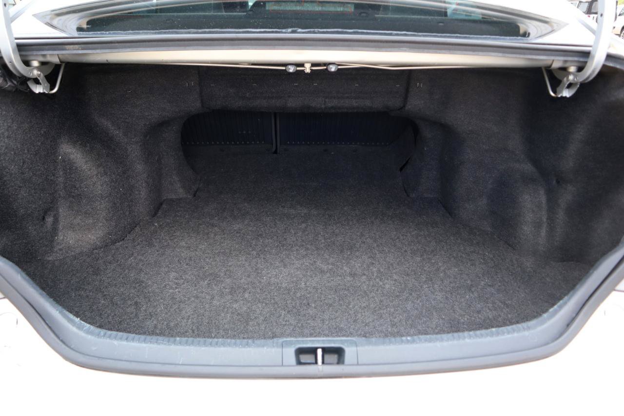 Used 2012 Toyota Camry SE FWD image 19