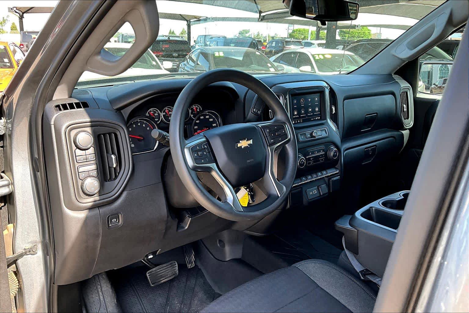 Used 2022 Chevrolet Silverado 1500 Custom w/ Safety Confidence Package AWD/4WD image 17