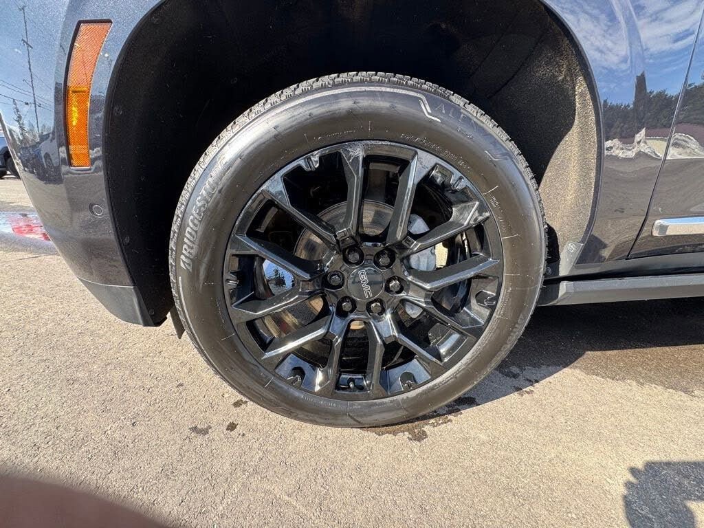 Used 2025 GMC Yukon Denali w/ Sun & Power Step Package image 71