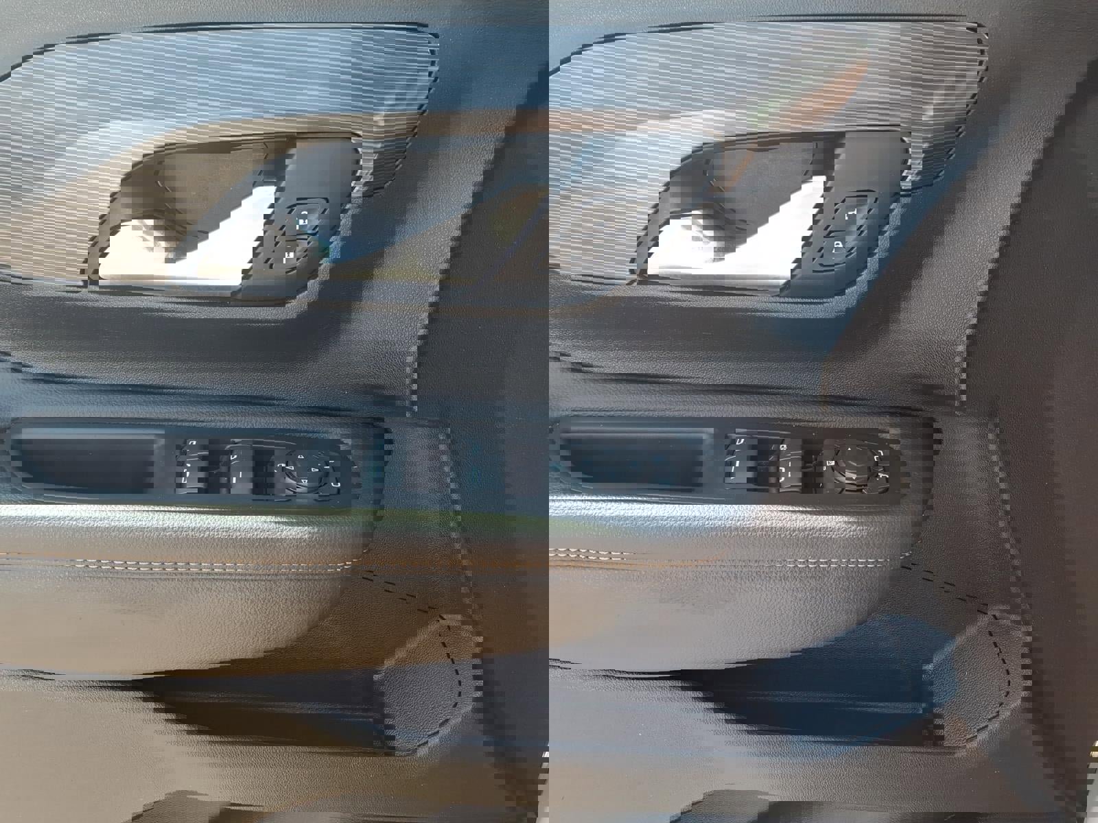 Used 2020 GMC Terrain SLT image 16