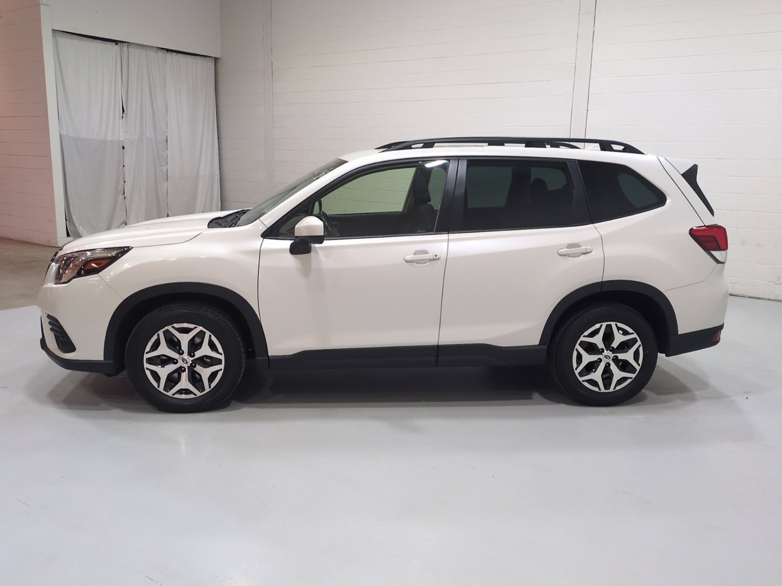 Certified 2023 Subaru Forester Premium AWD/4WD image 6