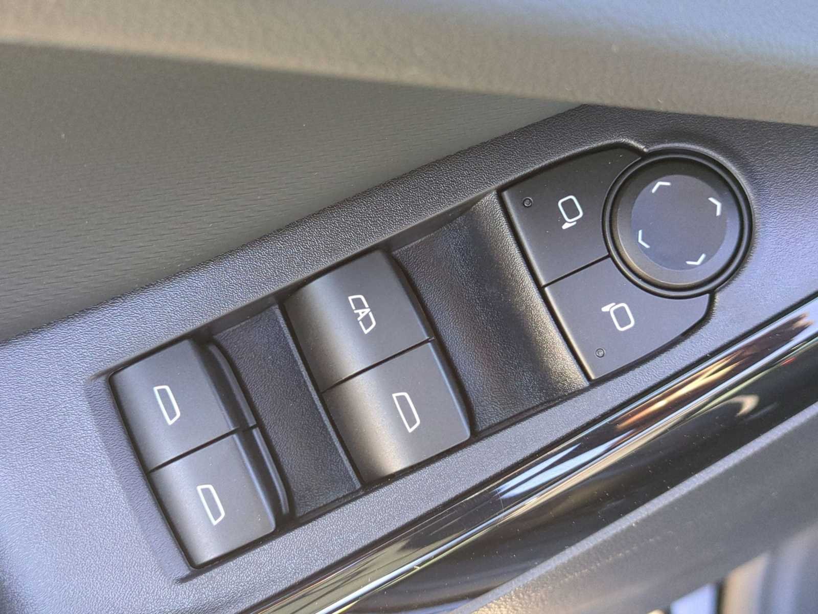 Used 2026 Chevrolet Equinox LT w/ Convenience Package II FWD image 11
