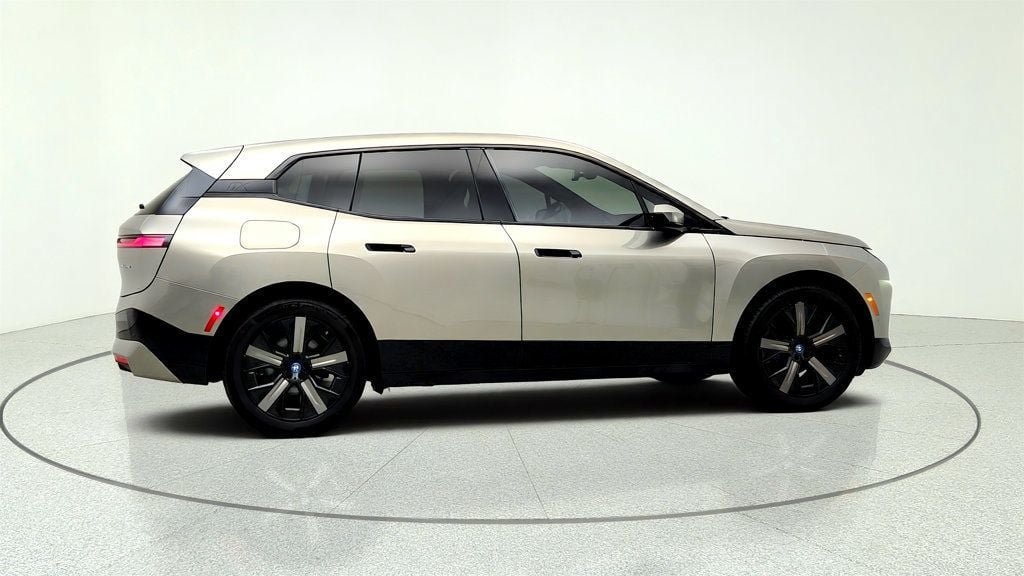 Used 2025 BMW iX xDrive50 w/ Premium Package AWD/4WD image 4