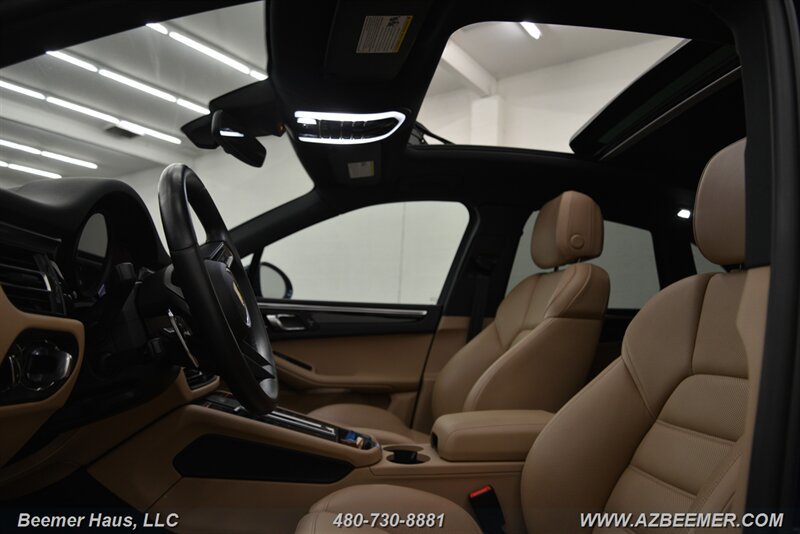 Used 2023 Porsche Macan AWD/4WD image 36