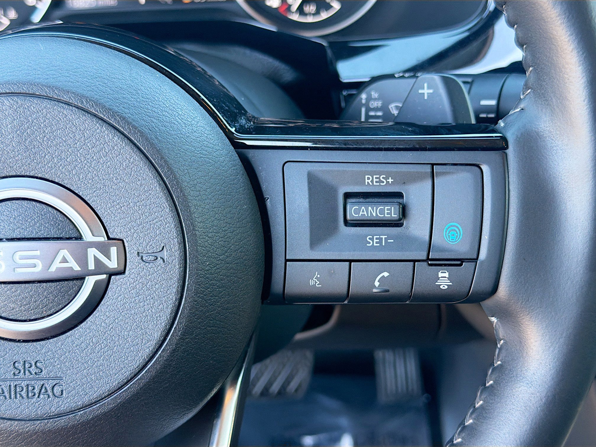 Used 2025 Nissan Pathfinder SL FWD image 39