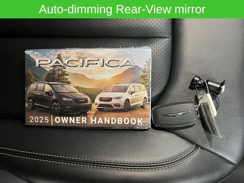 Used 2025 Chrysler Pacifica Select FWD image 36