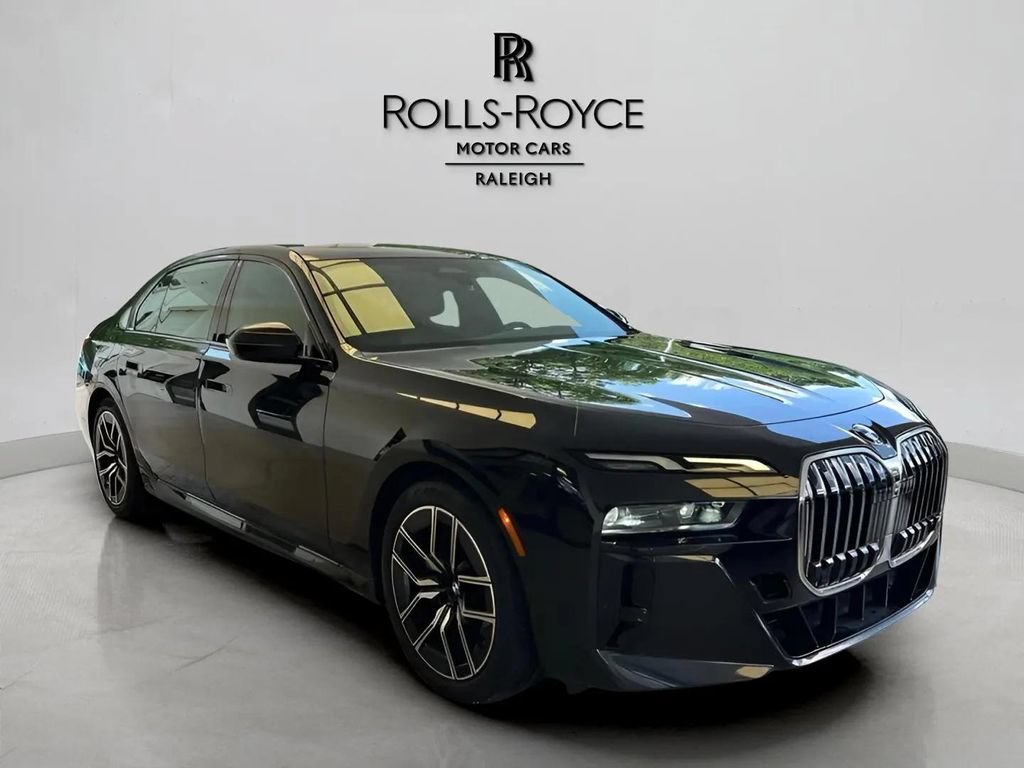 Used 2023 BMW 740i w/ Parking Assistance Package RWD image 3